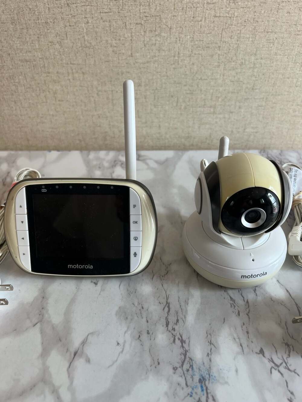 Motorola MBP36SBU Video Baby Monitor with Camera and Parent Unit